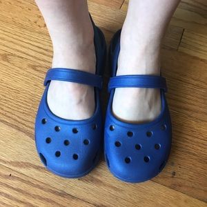 Blue women’s Crocs Mary Janes sz 7